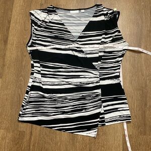 New York & company black white abstract horizontal stripes Large blouse